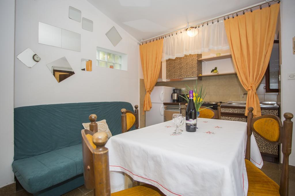 Apartments Pula 1618 מראה חיצוני תמונה